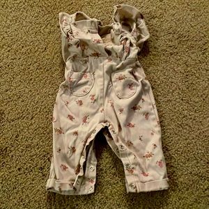 Cute baby outlfit with flowers